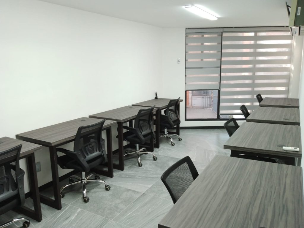 Espacio de oficinas modernas en renta, totalmente equipadas, ideales para empresas que buscan ubicación estratégica, conectividad y profesionalismo.
